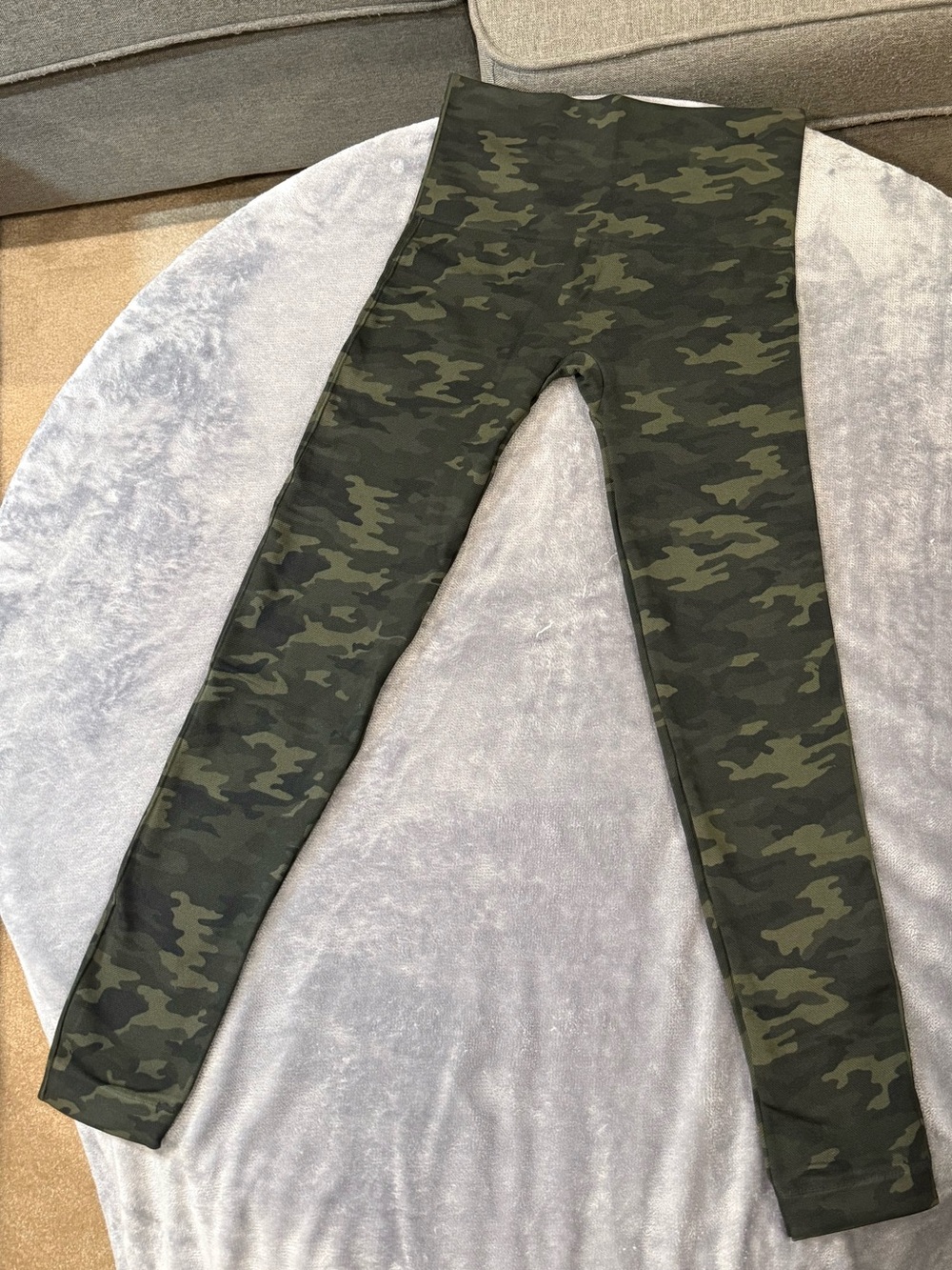 SPANX Olive Camo High-Waist Leggings - Never Worn! - Picture 3 of 4